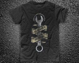 chiave inglese t-shirt uomo nera raffigurante una chiave inglese avvolta in un drappo e la scritta Audacia Motori